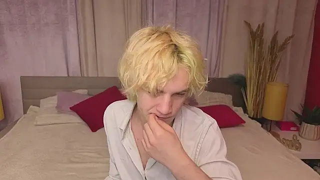 JameMilann online show from April 17, 2026, 6:16 am