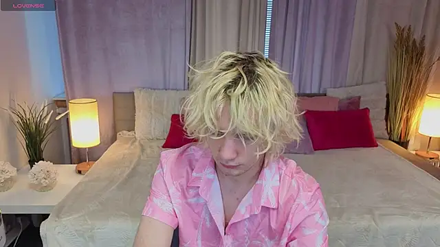 JameMilann online show from June 1, 2026, 6:13 am