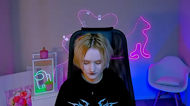 MicheleMarsh online show from April 15, 2026, 1:37 pm