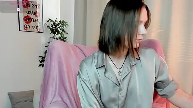 kirarogersss online show from April 9, 2026, 9:26 am