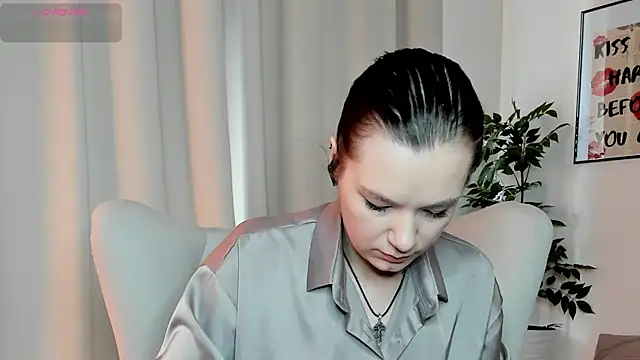 kirarogersss online show from April 10, 2026, 8:21 am