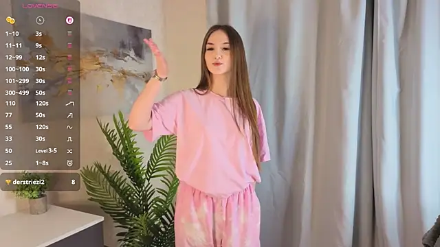 LuraPodraza online show from April 15, 2026, 4:11 pm