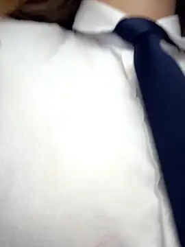 suzy-111 online show from April 17, 2026, 12:19 pm