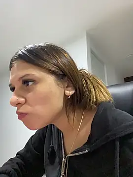 Alison parkerrr online show from April 6, 2026, 4:46 am