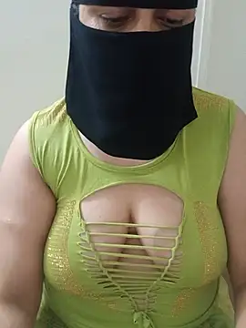Snapshot of Amira_Egypt chatting on July 1, 2026, 8:42 pm Amira Egypt online show from July 1, 2026, 8:42 pm