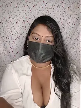 Romantic Woman online show from June 17, 2026, 6:18 pm