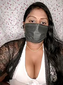 Romantic Woman online show from June 21, 2026, 6:46 pm
