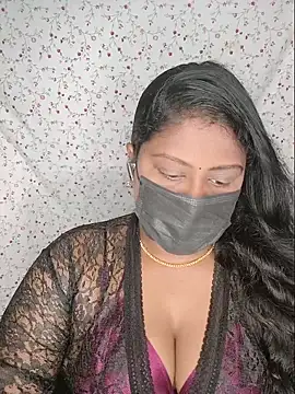 Romantic Woman online show from June 30, 2026, 5:57 pm