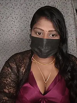 Romantic Woman online show from June 15, 2026, 7:02 pm