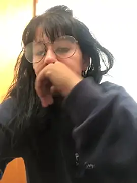 Laacoluu online show from April 7, 2026, 1:13 pm