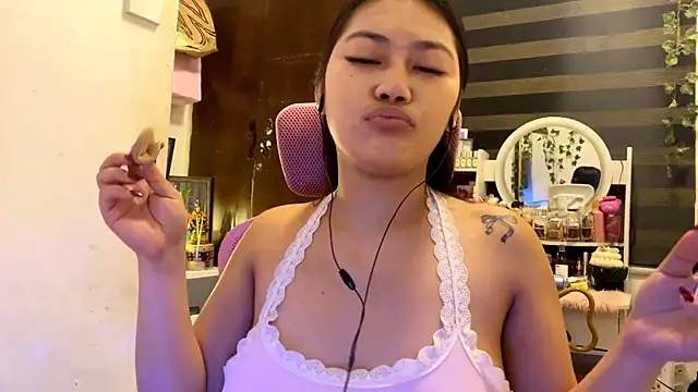 GlindaDejardin online show from June 3, 2026, 10:36 pm