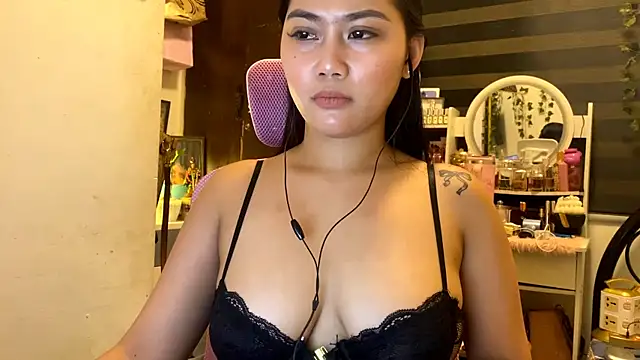 GlindaDejardin online show from June 3, 2026, 2:23 am