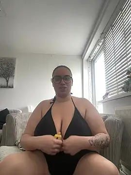 shayyxo online show from April 9, 2026, 1:17 pm