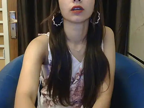 sweeet-Doll online show from April 18, 2026, 4:59 am