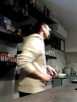 jozsi1995 online show from April 17, 2026, 7:28 pm