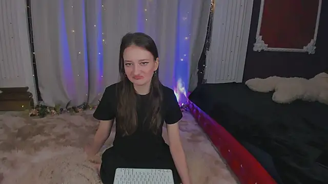  SummerLila online show from April 12, 2026, 1:47 pm