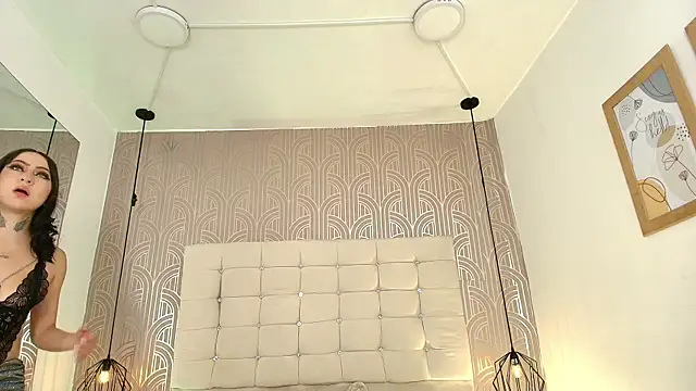 Lunaa Baaster online show from April 17, 2026, 12:19 pm