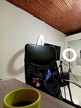 Leticia Hinkley  online show from April 17, 2026, 12:41 pm