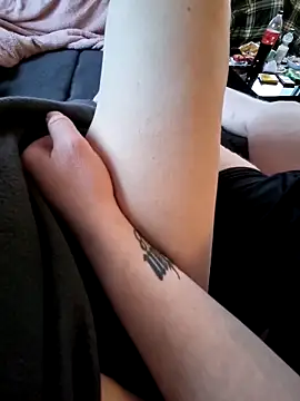 LadyLeni online show from April 15, 2026, 5:39 pm