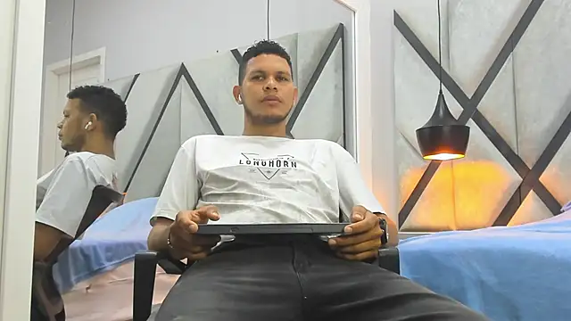 NohaBrooks online show from April 9, 2026, 11:49 am