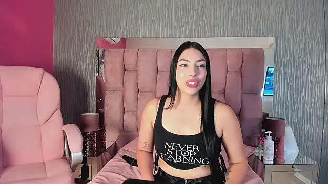 Snapshot of Ashly_bloom_ chatting on July 11, 2026, 12:05 pm Ashly bloom online show from July 11, 2026, 12:05 pm