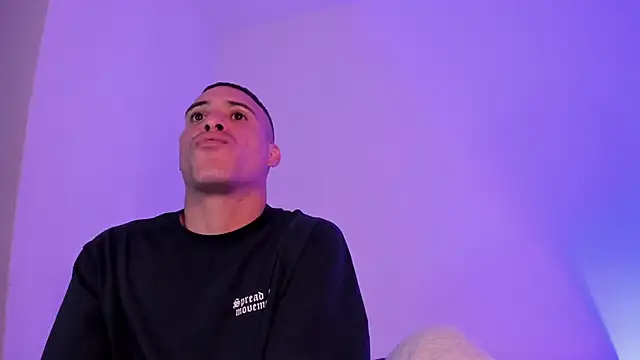 Axel  fierro online show from April 12, 2026, 7:50 pm