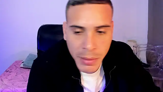 Axel  fierro online show from April 16, 2026, 12:44 am