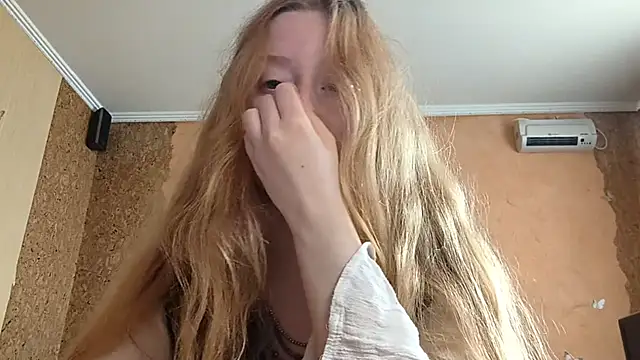 Snapshot of KateVibe_01 chatting on June 14, 2026, 2:24 am KateVibe 01 online show from June 14, 2026, 2:24 am