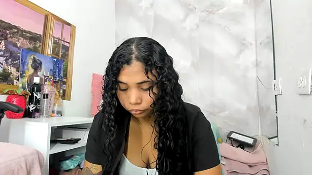 EllyBloom online show from July 18, 2026, 1:52 pm