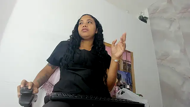 EllyBloom online show from July 14, 2026, 1:39 pm