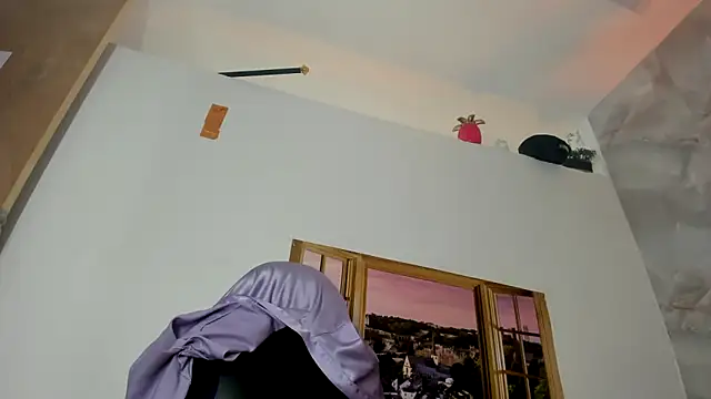 EllyBloom online show from June 2, 2026, 1:33 pm