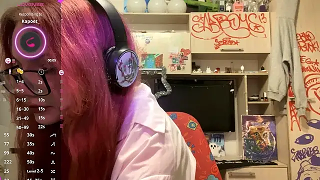 RedHeadCat online show from April 17, 2026, 9:50 pm