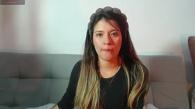 Snapshot of hannajonnes1 chatting on June 17, 2026, 1:27 am hannajonnes1 online show from June 17, 2026, 1:27 am