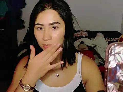 Snapshot of EvelynLeen_ chatting on July 17, 2026, 8:28 pm EvelynLeen online show from July 17, 2026, 8:28 pm