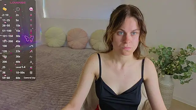 Nikkyy reed online show from June 23, 2026, 5:49 am
