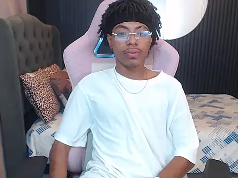 velvetcouple x online show from June 3, 2026, 2:33 pm