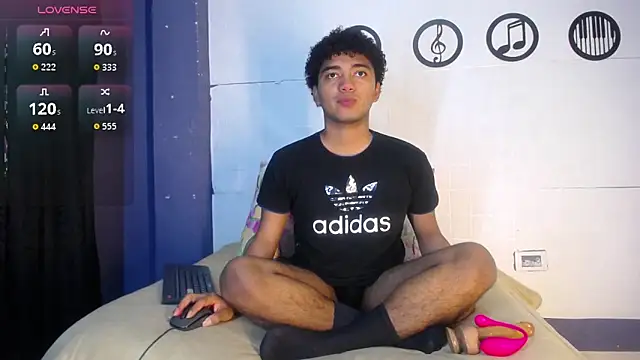 felipecams online show from April 15, 2026, 6:19 am