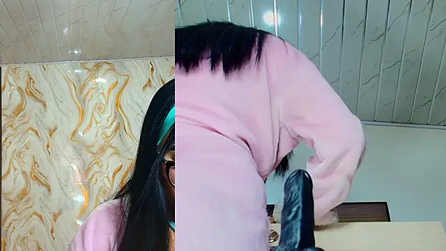 Snapshot of peachy__baby chatting on July 3, 2026, 11:17 am peachy baby online show from July 3, 2026, 11:17 am