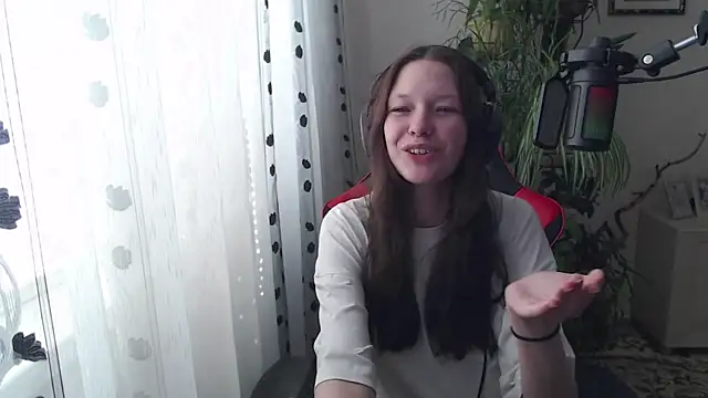 PunyKnee online show from April 8, 2026, 10:06 am