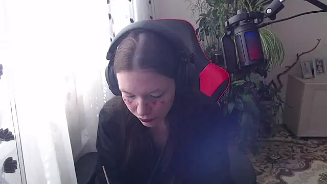 PunyKnee online show from April 7, 2026, 10:06 am