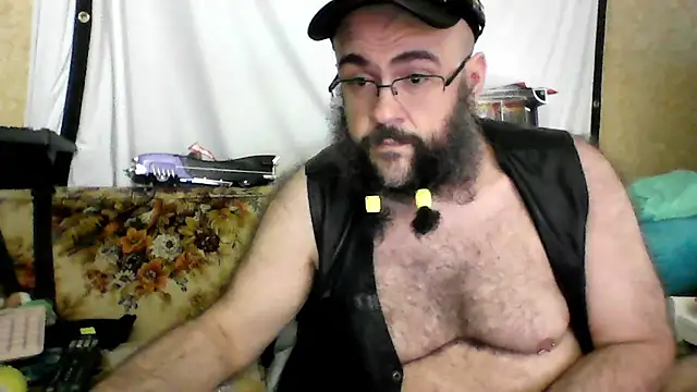 BriTheTopBear online show from July 2, 2026, 3:23 am
