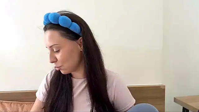 VinitaAskia online show from April 23, 2026, 5:36 am