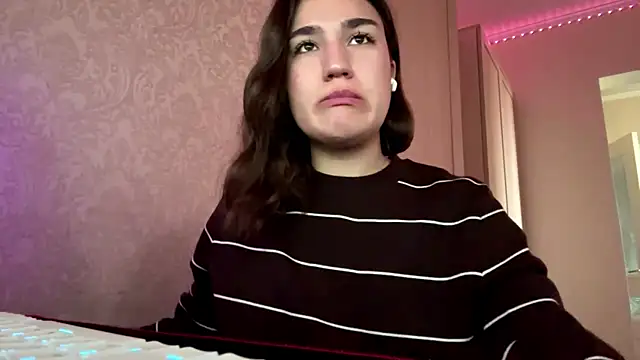 Mary Nitherson online show from April 15, 2026, 7:14 am