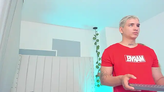 sebas and vanessa online show from April 11, 2026, 7:17 pm