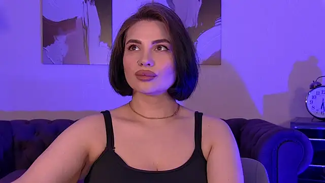 AdrianaToress online show from May 25, 2026, 6:06 pm