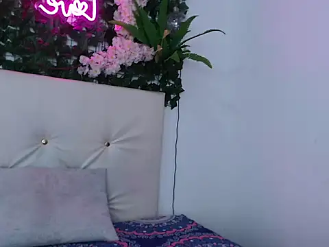 vayolet sexy  online show from April 15, 2026, 6:56 pm