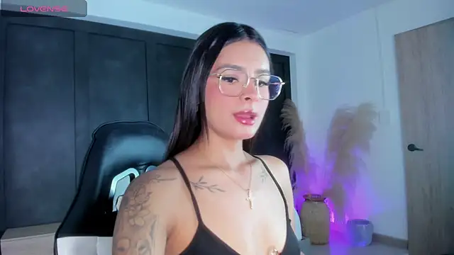 dulce glow  online show from April 18, 2026, 2:36 am