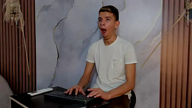 Ethanhot os online show from April 12, 2026, 11:41 pm