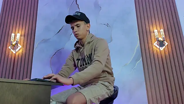 Ethanhot os online show from April 10, 2026, 6:04 pm