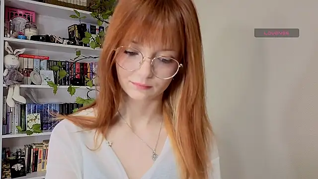 Lilyrin online show from May 11, 2026, 8:28 pm